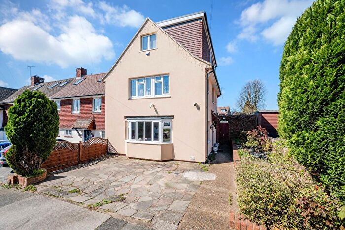 5 Bedroom End Terrace House For Sale In Upland Way, Epsom, KT18