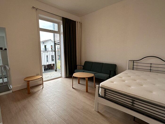 Studio To Rent In Wellington Road - Fallowfield - £Pcm, M14