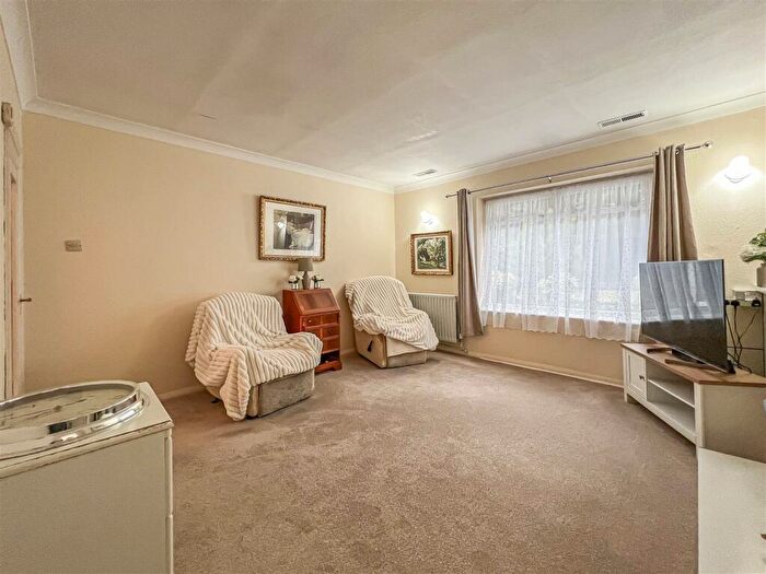 3 Bedroom Detached Bungalow For Sale In Woodland Avenue, Hutton, Brentwood, CM13