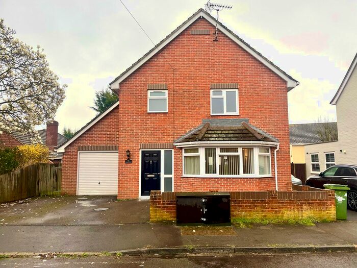 4 Bedroom Detached House To Rent In Deanes Park Road, Fareham, PO16