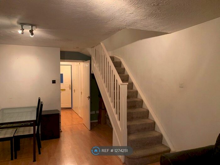 2 Bedroom Terraced House To Rent In Coverdale Road, London N11