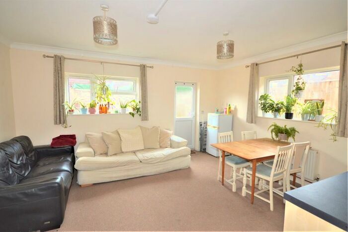 5 Bedroom Semi-Detached House To Rent In Wycliffe Road, Winton, BH9