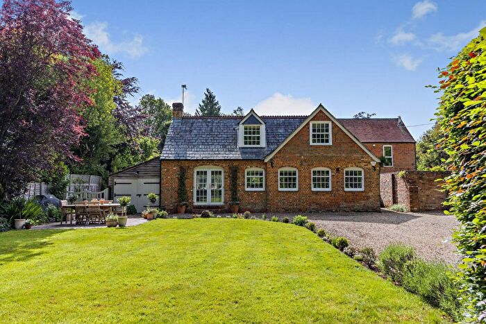 4 Bedroom Detached House For Sale In Church Road, Woolton Hill, Hampshire, RG20