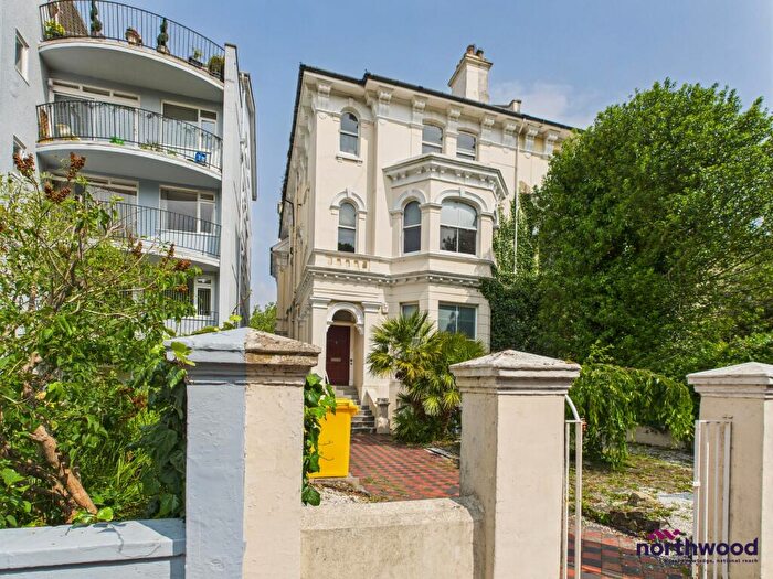 4 Bedroom Flat To Rent In Trinity Trees, Eastbourne, BN21