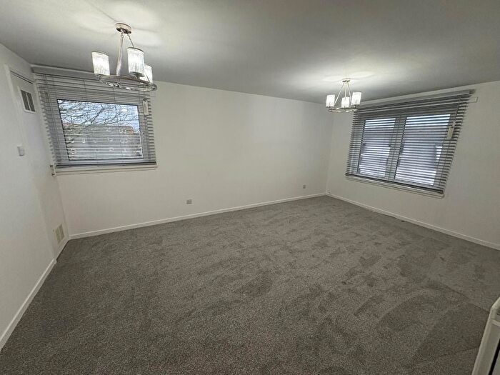 3 Bedroom Flat To Rent In Tornashean Gardens, Dyce, Aberdeen, AB21