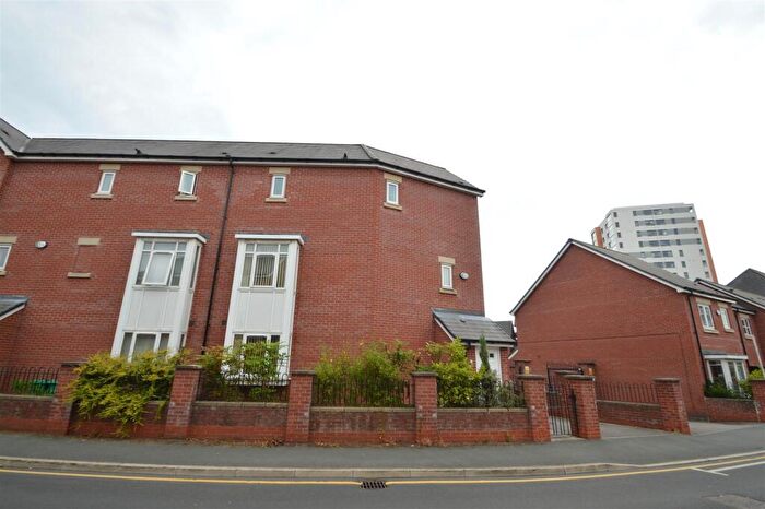 4 Bedroom Town House To Rent In Pickering Street, Hulme, Manchester, M15
