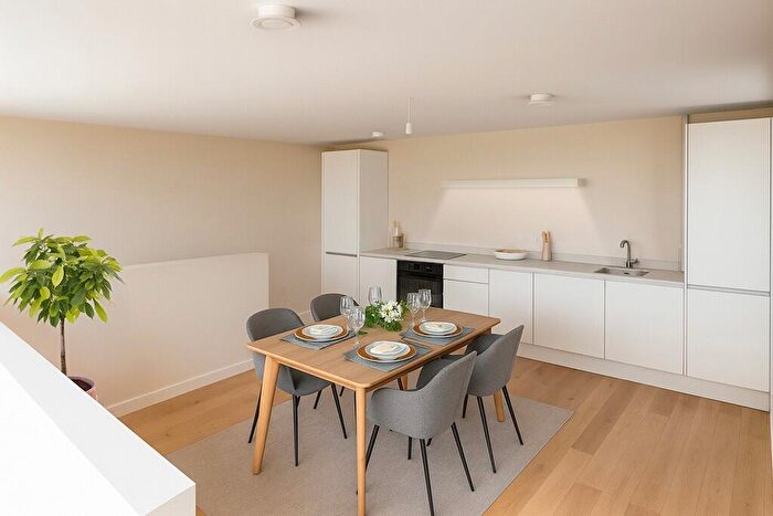 1 Bedroom Triplex For Sale In Orchard Lofts, Spring Walk, LS10
