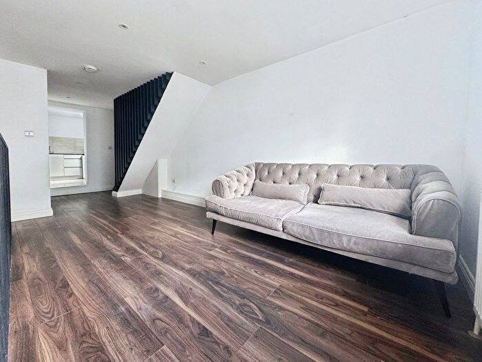 1 Bedroom Flat To Rent In High Street, Barnet, EN5