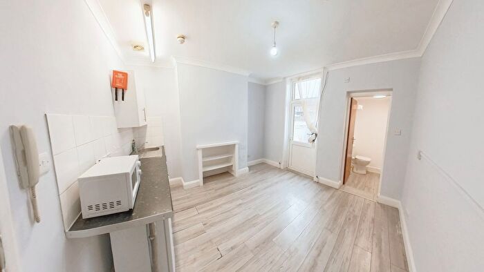 Studio To Rent In Avenue Road, N15