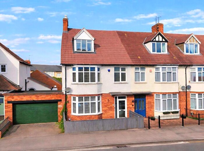 5 Bedroom Town House For Sale In Broadway, Abington, Northampton, NN1