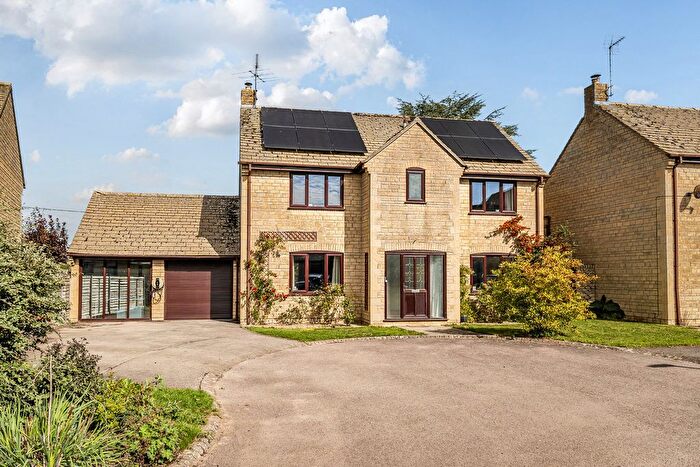 4 Bedroom Detached House For Sale In Blicks Close, Hullavington, SN14