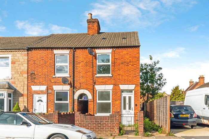 3 Bedroom End Of Terrace House For Sale In Muswell Road, Bedford, MK42