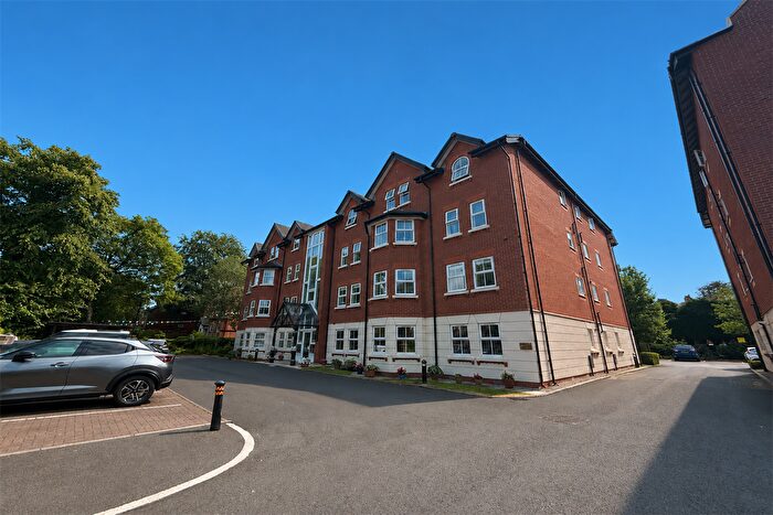 2 Bedroom Flat To Rent In Northenden Road, Sale, M33