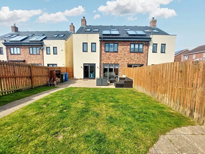 5 Bedroom Semi-detached House For Sale In Tamarin Close, Beadnell, Chathill, NE67