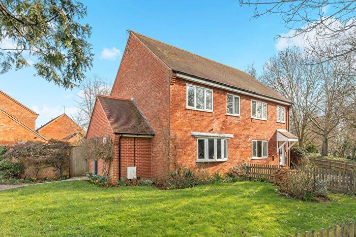 3 Bedroom Semi Detached House For Sale In Hardwick Park, Banbury, OX16