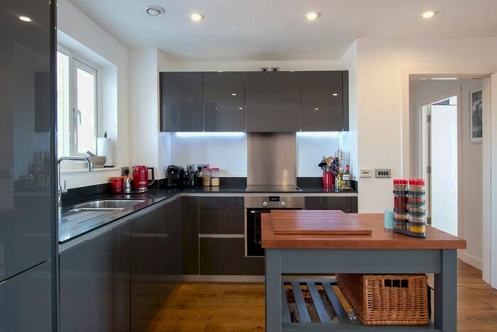 2 Bedroom Flat To Rent In Maltby Street, Bermondsey, SE1