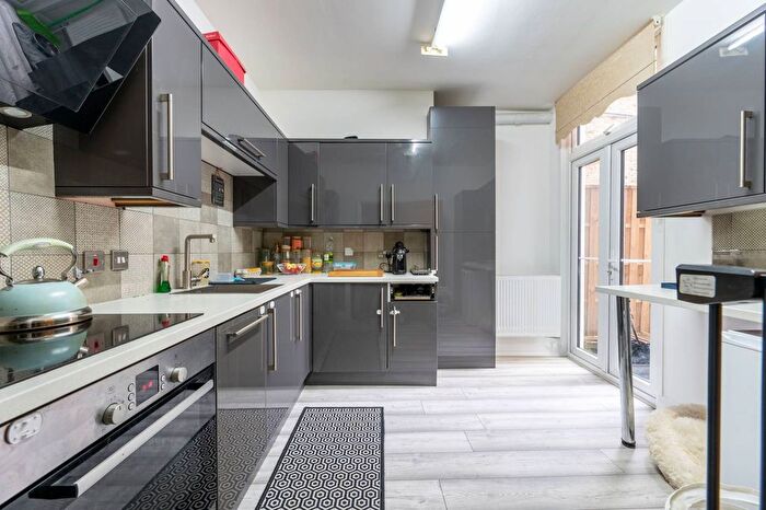 2 Bedroom Flat For Sale In Sellons Avenue, Harlesden, London, NW10