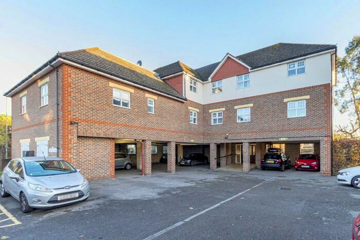 2 Bedroom Flat To Rent In Batavia Road, Sunbury-On-Thames, TW16