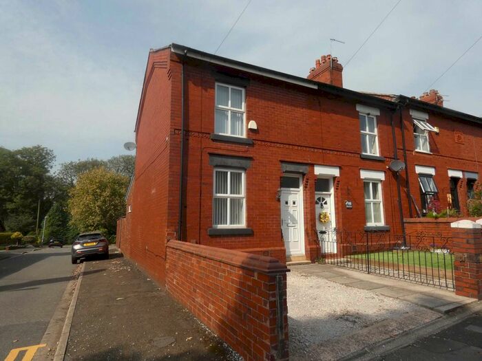 3 Bedroom End Of Terrace House To Rent In Moss Bank Road, St Helens, WA11