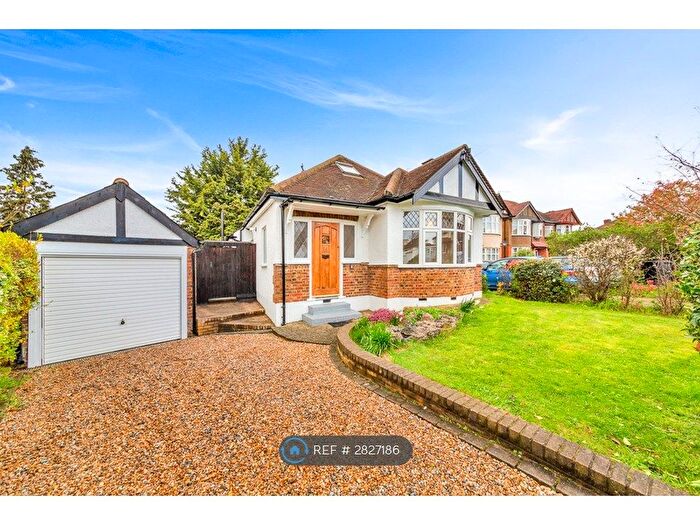 3 Bedroom Detached House To Rent In Woodside Close, Surbiton Surrey, KT5