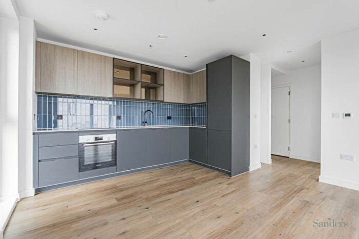 2 Bedroom Flat To Rent In Greenleaf Walk, Southall, UB1