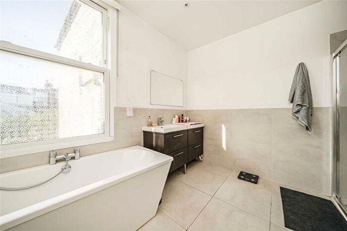 5 Bedroom Terraced House For Sale In Gaskarth Road, Balham, SW12