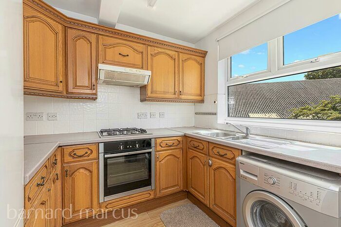 2 Bedroom Maisonette To Rent In Bedford Close, Muswell Hill, N10
