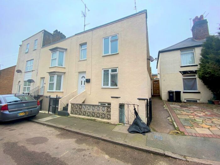 2 Bedroom End Of Terrace House To Rent In Dane Hill Row, Margate CT9