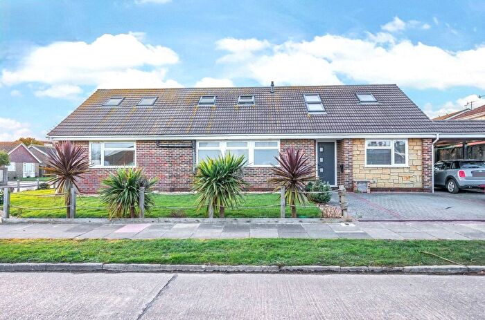 4 Bedroom Bungalow For Sale In Ingleside Crescent, Lancing, West Sussex, BN15