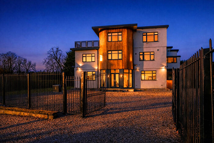 6 Bedroom Detached House For Sale In Grange Close, Horsforth, Leeds, LS18