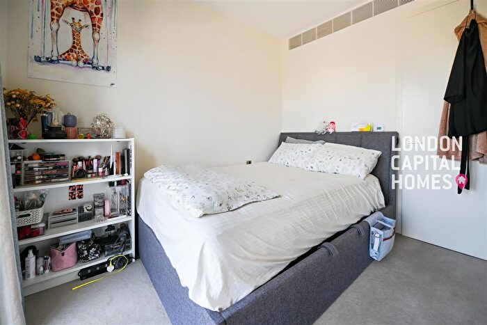 1 Bedroom Flat To Rent In Columbia Gardens, London, SW6