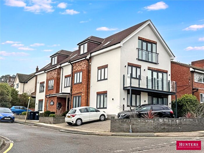 1 Bedroom Apartment For Sale In Manorside, Barnet, EN5