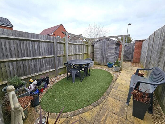2 Bedroom Coach House For Sale In Greenacres Road, Locks Heath, Southampton, SO31