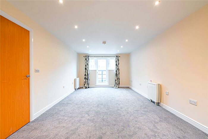 3 Bedroom Flat To Rent In Ovaltine Drive, Kings Langley, Hertfordshire, WD4