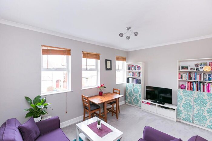 1 Bedroom Flat For Sale In Margaret Road, Barnet, EN4