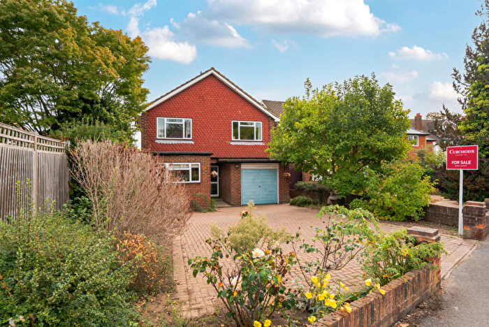 4 Bedroom Detached House For Sale In West Grove, Walton-On-Thames, KT12