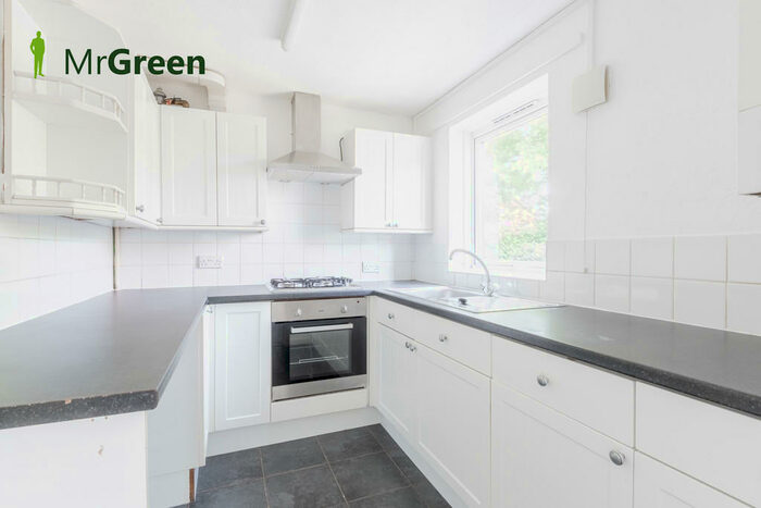 2 Bedroom Apartment To Rent In Buckingham Walk, New Milton, BH25