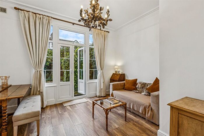 1 Bedroom Flat To Rent In Foster Road, Chiswick, London, W4