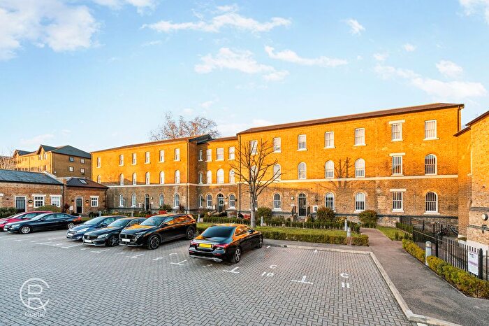 2 Bedroom Flat For Sale In Hilda Road, Southall, UB2