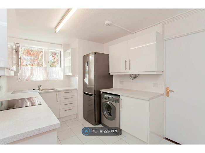 4 Bedroom Flat To Rent In Amina Way, London, SE16