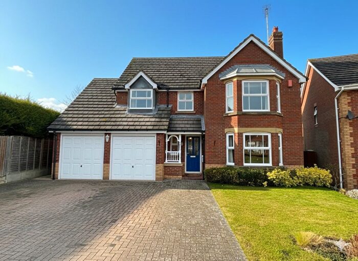 5 Bedroom Detached House For Sale In Gatehill Gardens, Luton, Bedfordshire, LU3