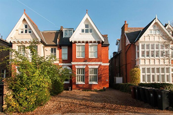 2 Bedroom Flat To Rent In Grove Park Gardens, London, W4