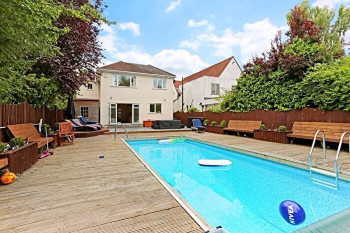 5 Bedroom Detached House To Rent In Edgwarebury Lane, Edgware, Middlesex, HA8
