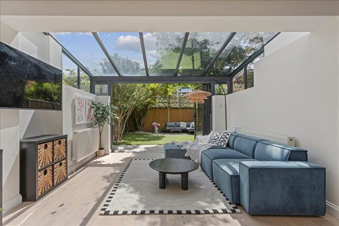 4 Bedroom Property For Sale In Crammond Close, Hammersmith, London, W6