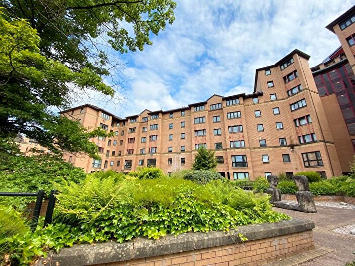 2 Bedroom Flat To Rent In Parsonage Square, Merchant City, Glasgow, G4