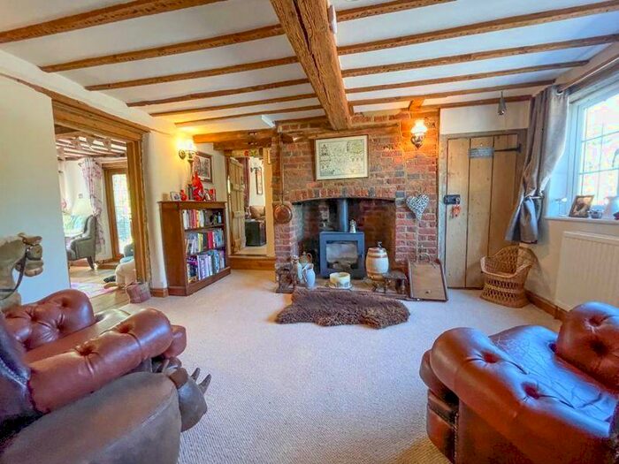 4 Bedroom End Of Terrace House For Sale In Park Gate, Wing, LU7