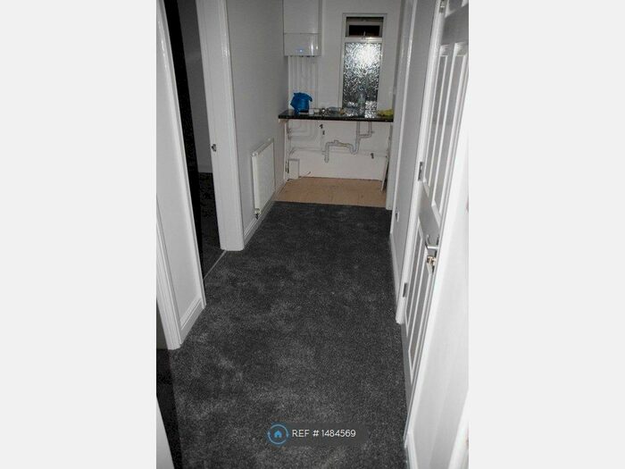 2 Bedroom Flat To Rent In Copthorne Road, Wolverhampton, WV3