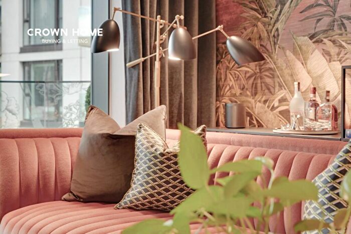 1 Bedroom Apartment For Sale In Saffron Gardens, London Dock, Vaughan Way, London, E1W