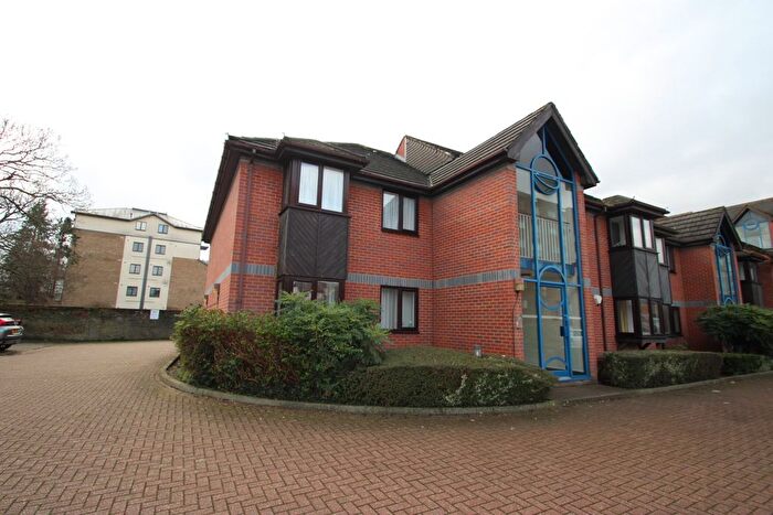 2 Bedroom Flat To Rent In Chartwell Close, Croydon, CR0