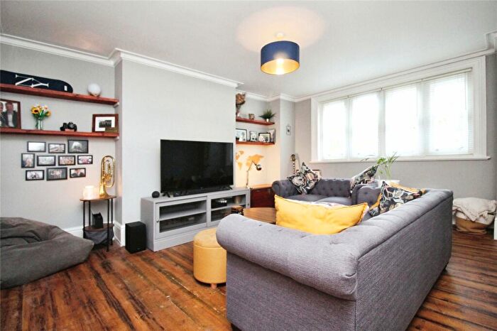 2 Bedroom Flat To Rent In Western Parade, Southsea, Hampshire, PO5